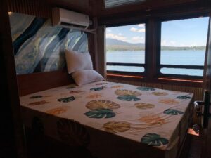 Manta Cabin