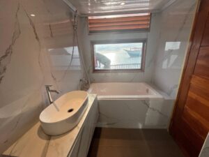 VIP Ocean Balcony Bathroom